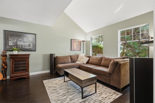 11932 237A Street, Maple Ridge, BC - Indoor Photo Showing Living Room