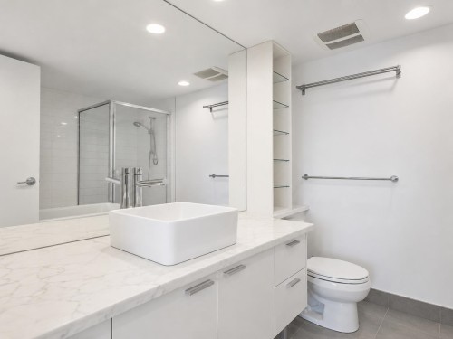 801-980 Cooperage Way, Vancouver, BC - Indoor Photo Showing Bathroom