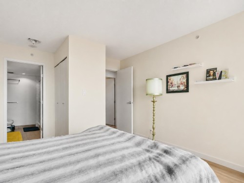 801-980 Cooperage Way, Vancouver, BC - Indoor Photo Showing Bedroom