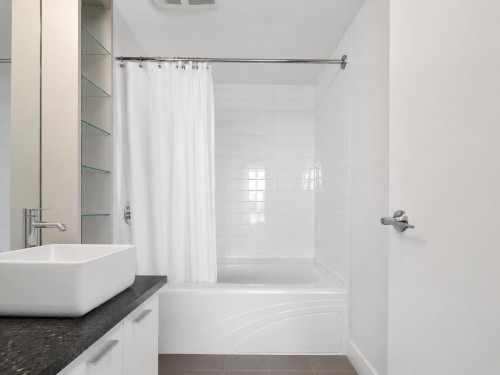 801-980 Cooperage Way, Vancouver, BC - Indoor Photo Showing Bathroom
