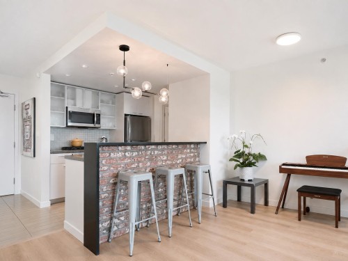 801-980 Cooperage Way, Vancouver, BC - Indoor Photo Showing Kitchen With Upgraded Kitchen