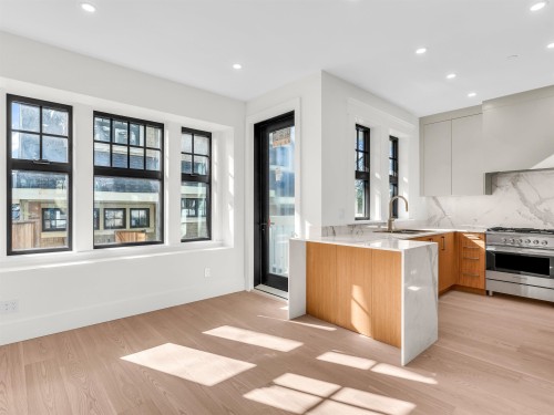 2566 2Nd Avenue W, Vancouver, BC - Indoor Photo Showing Kitchen With Upgraded Kitchen
