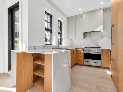 2566 2Nd Avenue W, Vancouver, BC - Indoor Photo Showing Kitchen With Upgraded Kitchen