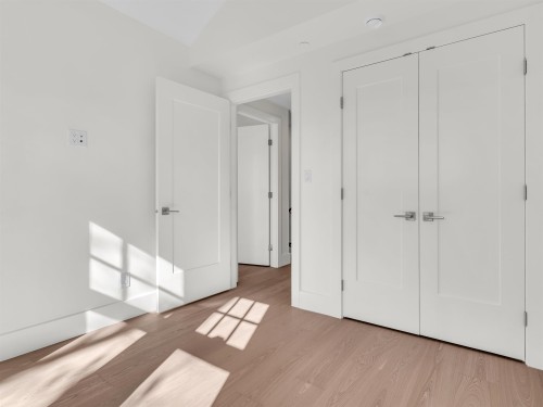 2566 2Nd Avenue W, Vancouver, BC - Indoor Photo Showing Other Room