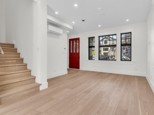 2566 2Nd Avenue W, Vancouver, BC - Indoor Photo Showing Other Room