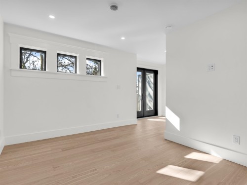 2566 2Nd Avenue W, Vancouver, BC - Indoor Photo Showing Other Room