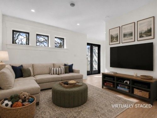 2566 2Nd Avenue W, Vancouver, BC - Indoor Photo Showing Living Room
