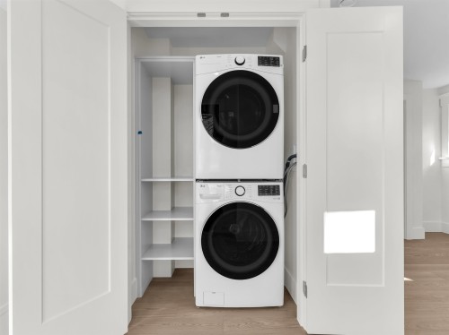 2566 2Nd Avenue W, Vancouver, BC - Indoor Photo Showing Laundry Room