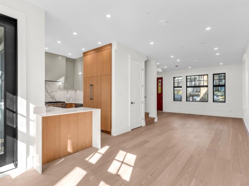 2566 2Nd Avenue W, Vancouver, BC - Indoor