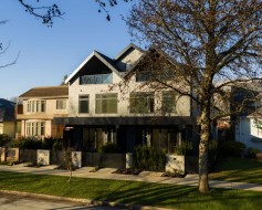 2-419 23rd Avenue W Vancouver, BC V5Y 2H5