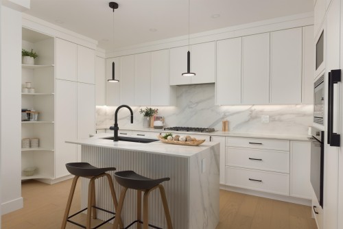 2-419 23Rd Avenue W, Vancouver, BC - Indoor Photo Showing Kitchen With Upgraded Kitchen