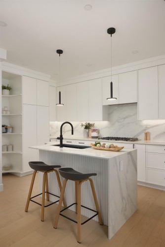 2-419 23Rd Avenue W, Vancouver, BC - Indoor Photo Showing Kitchen With Upgraded Kitchen