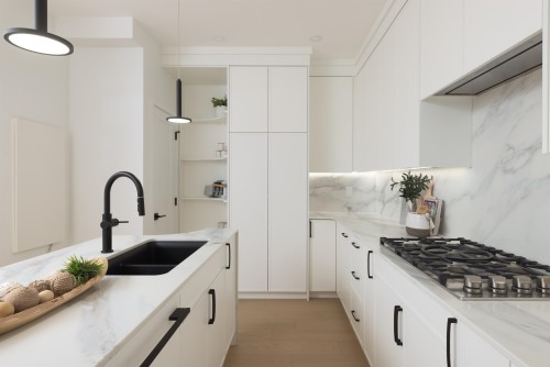 2-419 23Rd Avenue W, Vancouver, BC - Indoor Photo Showing Kitchen With Double Sink With Upgraded Kitchen