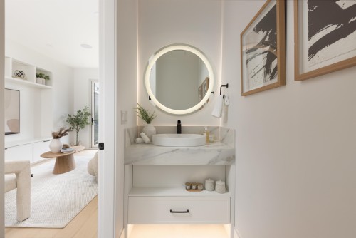 2-419 23Rd Avenue W, Vancouver, BC - Indoor Photo Showing Bathroom