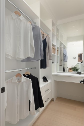 2-419 23Rd Avenue W, Vancouver, BC - Indoor With Storage