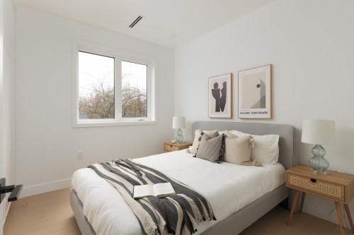 2-419 23Rd Avenue W, Vancouver, BC - Indoor Photo Showing Bedroom