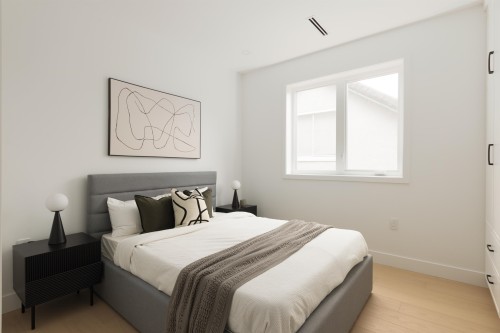 2-419 23Rd Avenue W, Vancouver, BC - Indoor Photo Showing Bedroom