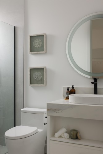2-419 23Rd Avenue W, Vancouver, BC - Indoor Photo Showing Bathroom