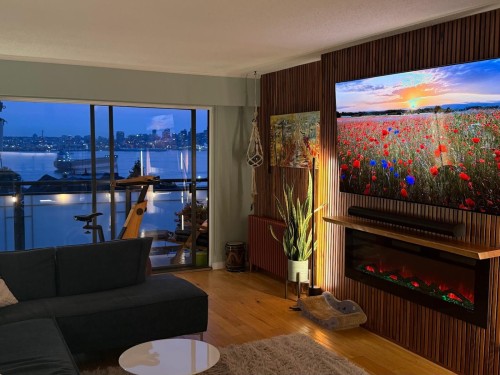 303-441 3rd Street E North Vancouver, BC V7L 1G3