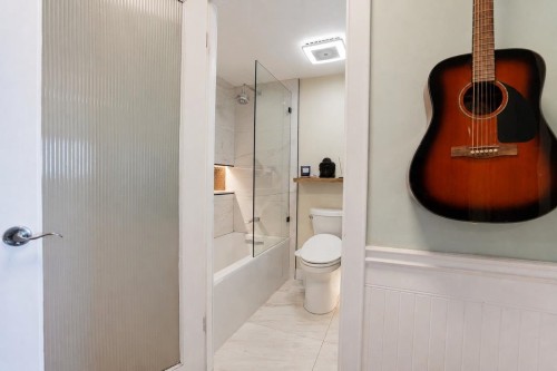 303-441 3Rd Street E, North Vancouver, BC - Indoor Photo Showing Bathroom