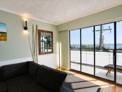 303-441 3Rd Street E, North Vancouver, BC - Indoor Photo Showing Other Room