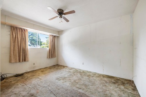 1310 Tina Way, Port Coquitlam, BC - Indoor Photo Showing Other Room