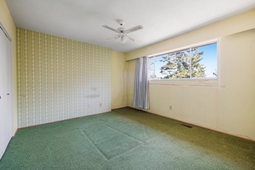 1310 Tina Way, Port Coquitlam, BC - Indoor Photo Showing Other Room