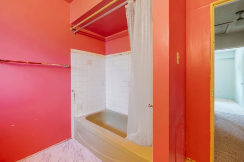 1310 Tina Way, Port Coquitlam, BC - Indoor Photo Showing Bathroom