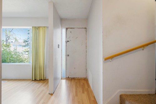 1310 Tina Way, Port Coquitlam, BC - Indoor Photo Showing Other Room