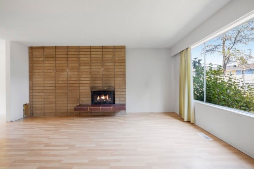 1310 Tina Way, Port Coquitlam, BC - Indoor With Fireplace