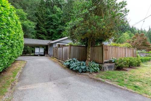 2256 Chapman Way  North Vancouver, BC V7H 1W1