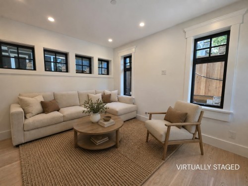 2570 2Nd Avenue W, Vancouver, BC - Indoor Photo Showing Living Room