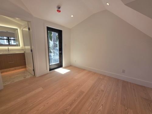 2570 2Nd Avenue W, Vancouver, BC - Indoor Photo Showing Other Room