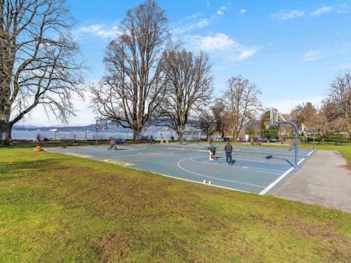 2570 2Nd Avenue W, Vancouver, BC - Outdoor With View