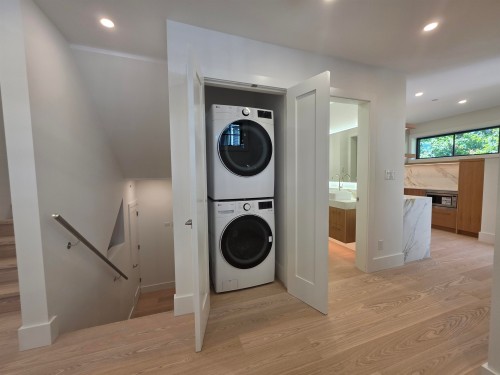 2570 2Nd Avenue W, Vancouver, BC - Indoor Photo Showing Laundry Room