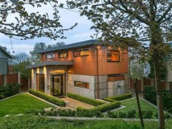 7317 Barnet Road Burnaby, BC V5A 1E5
