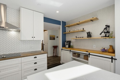 20902 Wicklund Avenue, Maple Ridge, BC - Indoor Photo Showing Kitchen