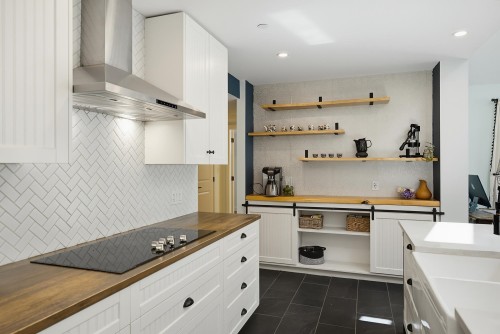 20902 Wicklund Avenue, Maple Ridge, BC - Indoor Photo Showing Kitchen