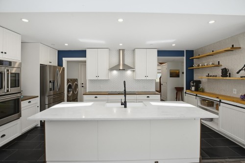 20902 Wicklund Avenue, Maple Ridge, BC - Indoor Photo Showing Kitchen With Upgraded Kitchen