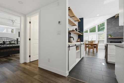 20902 Wicklund Avenue, Maple Ridge, BC - Indoor Photo Showing Kitchen