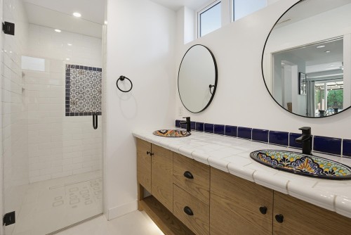 20902 Wicklund Avenue, Maple Ridge, BC - Indoor Photo Showing Bathroom