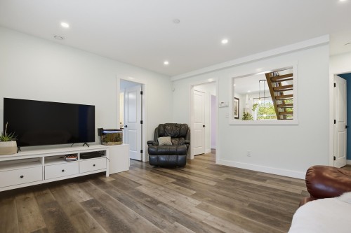 20902 Wicklund Avenue, Maple Ridge, BC - Indoor Photo Showing Living Room
