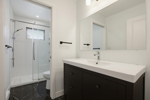 20902 Wicklund Avenue, Maple Ridge, BC - Indoor Photo Showing Bathroom