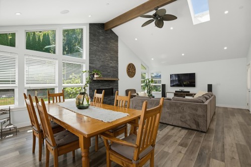 20902 Wicklund Avenue, Maple Ridge, BC - Indoor Photo Showing Dining Room