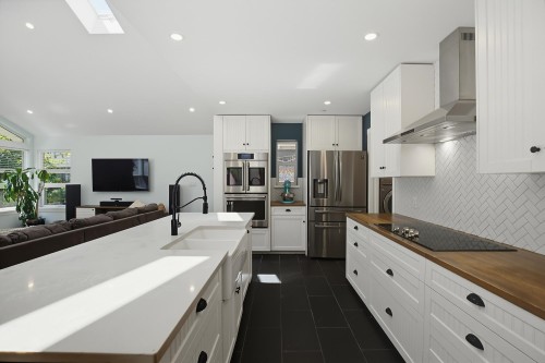 20902 Wicklund Avenue, Maple Ridge, BC - Indoor Photo Showing Kitchen With Upgraded Kitchen