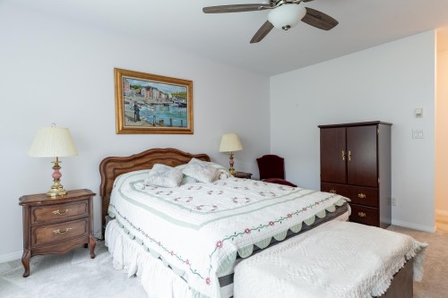 202-1131 55 Street, Delta, BC - Indoor Photo Showing Bedroom