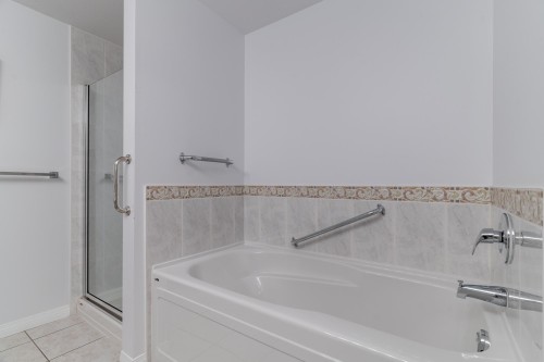 202-1131 55 Street, Delta, BC - Indoor Photo Showing Bathroom