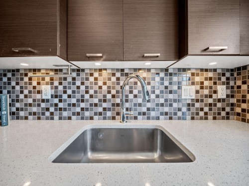 301-4372 Fraser Street, Vancouver, BC - Indoor Photo Showing Kitchen
