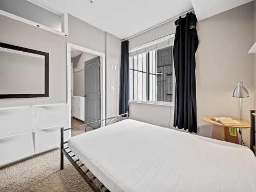 301-4372 Fraser Street, Vancouver, BC - Indoor Photo Showing Bedroom