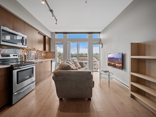 301-4372 Fraser Street, Vancouver, BC - Indoor Photo Showing Kitchen